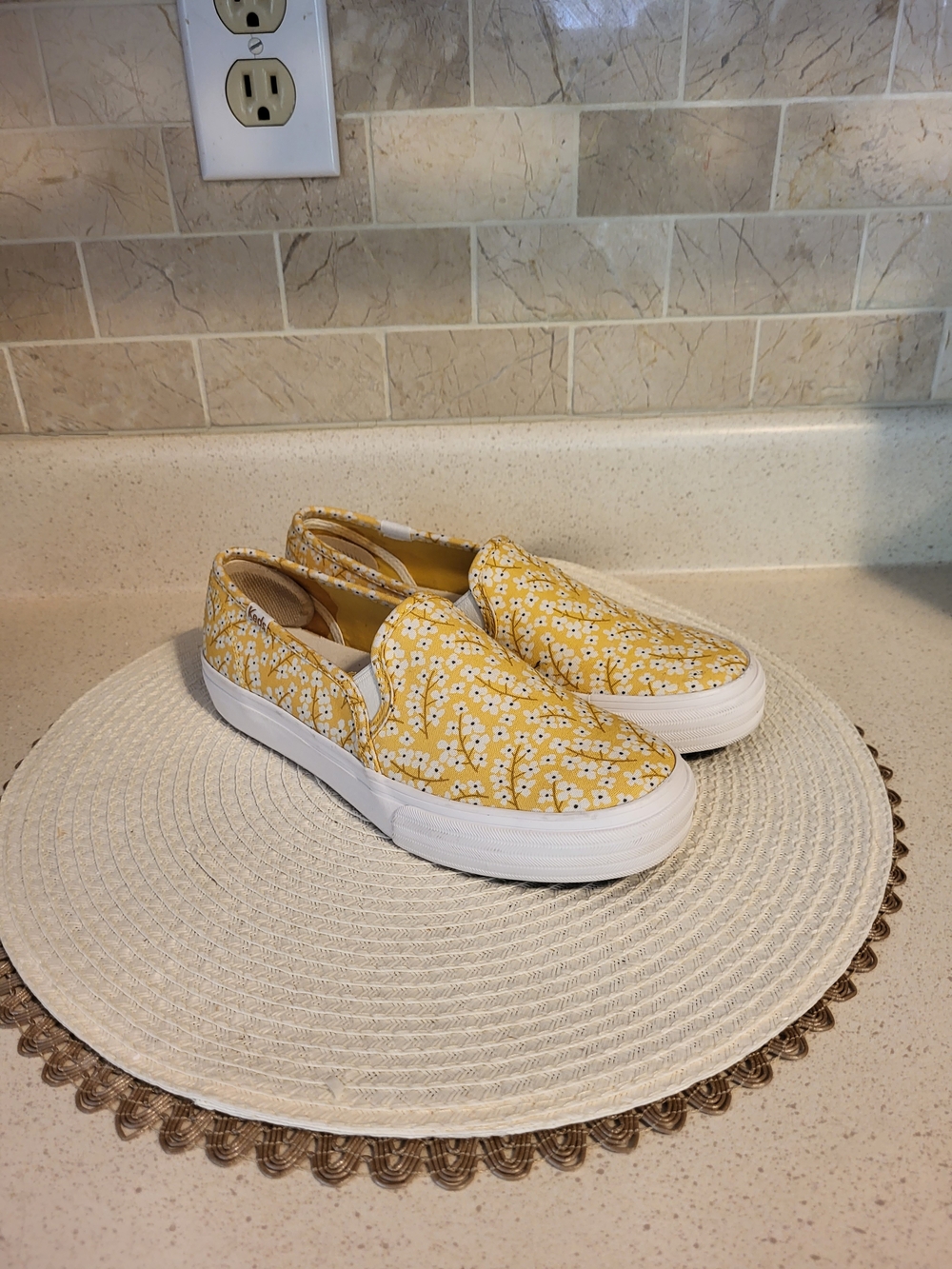 Women's Keds Yellow Floral Slip-On Canvas Sneakers Sz.6